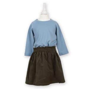 Bio Sweatshirt für Mädchen taubenblau kombiniert mit einem Cordrock in anthrazit