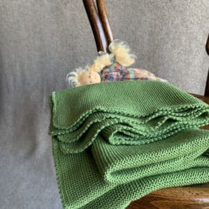 Grüne Babydecke aus Bio-Merinowolle
