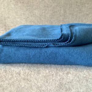 Blaue Fleecedecke aus Merinowolle in blau für Kinder und Babys