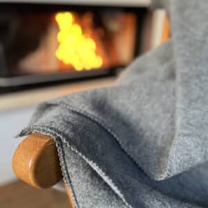 Bio-Merinowolldecke aus Fleece in der Farbe grau/fels, Größe ca. 140 x 220 cm von Reiff