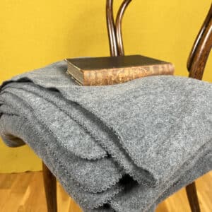 Bio-Merinowolldecke aus Fleece in der Farbe grau/fels, Größe ca. 140 x 220 cm von Reiff